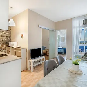 https://precioso-apartamento-en-los-cristianos.tenerifehoteles.net